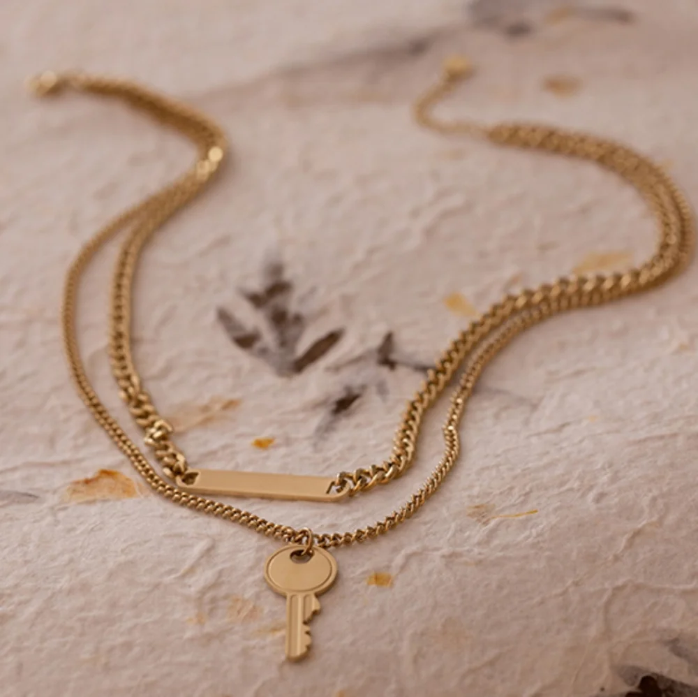 Trendy Key Layered Necklace - Picture 4 of 5